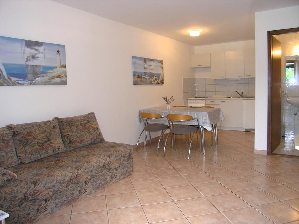 Apartmani Dolencic Đảo Krk Ngoại thất bức ảnh